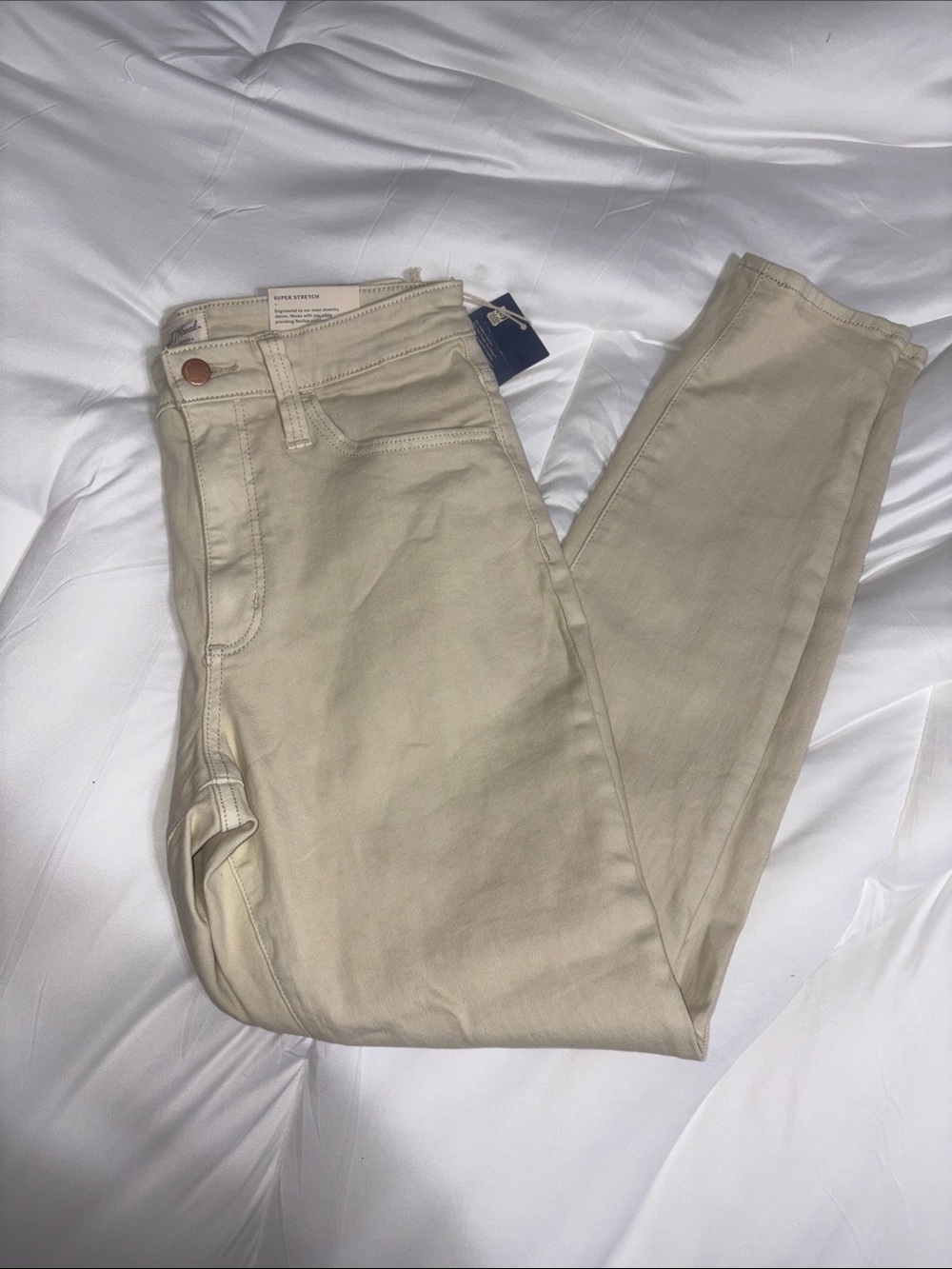 Universal Thread Women’s Skinny Jeans in Light Beige